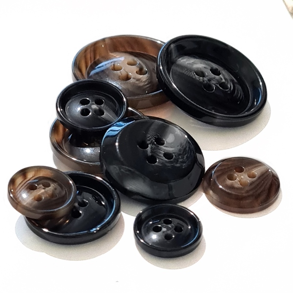 4-Hole Plastic Horn Button