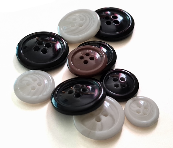 4-Hole Faux Horn Button