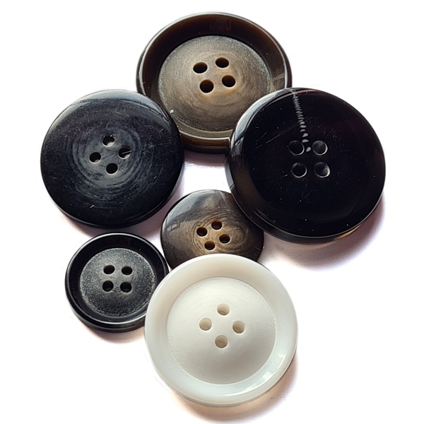 4-Hole Faux Horn Button