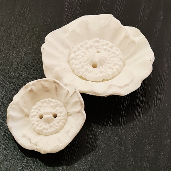 2-Hole Plastic Flower Button